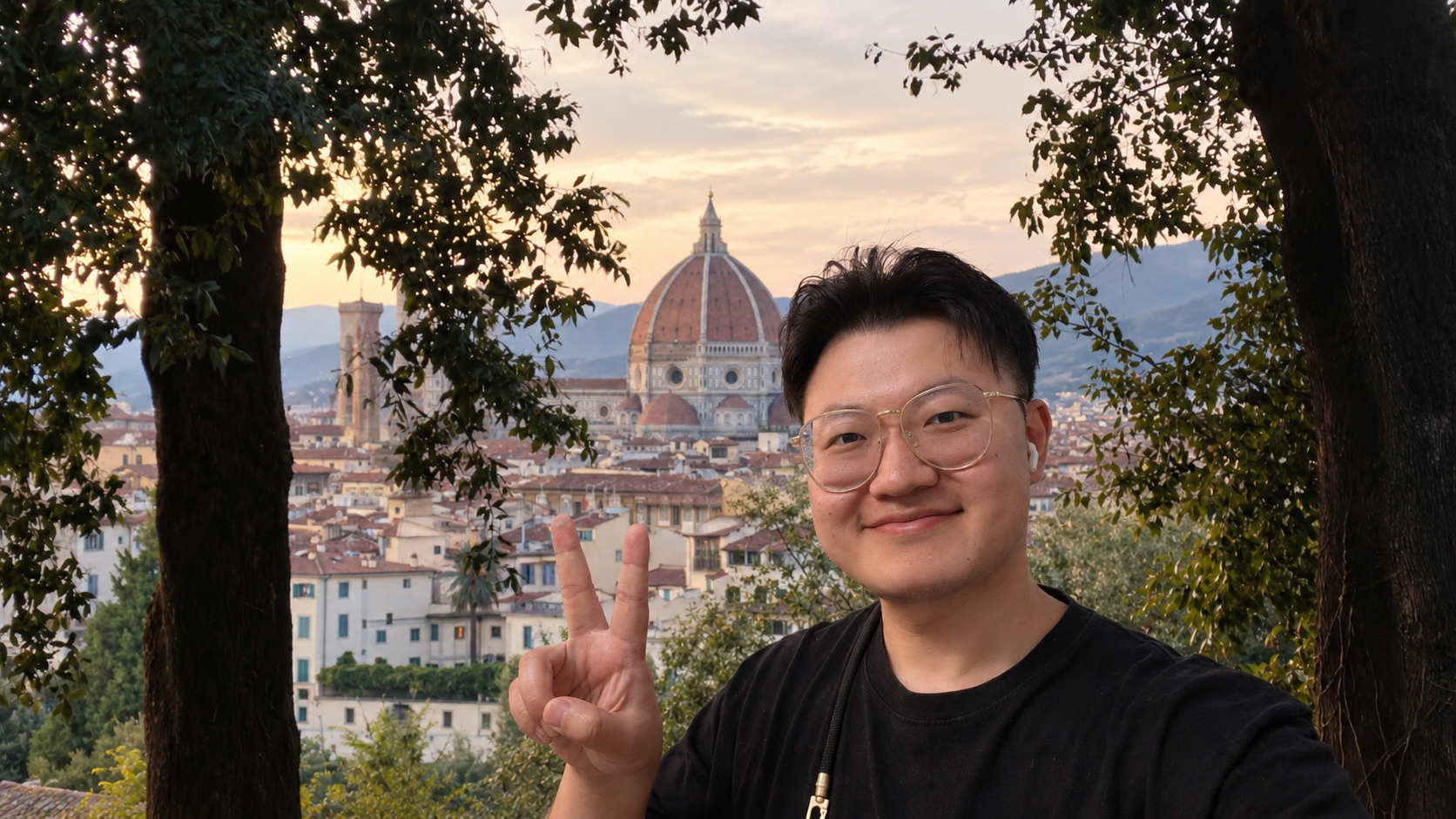 李一为的个人形象照,身后是夕阳下的城市与穹顶。